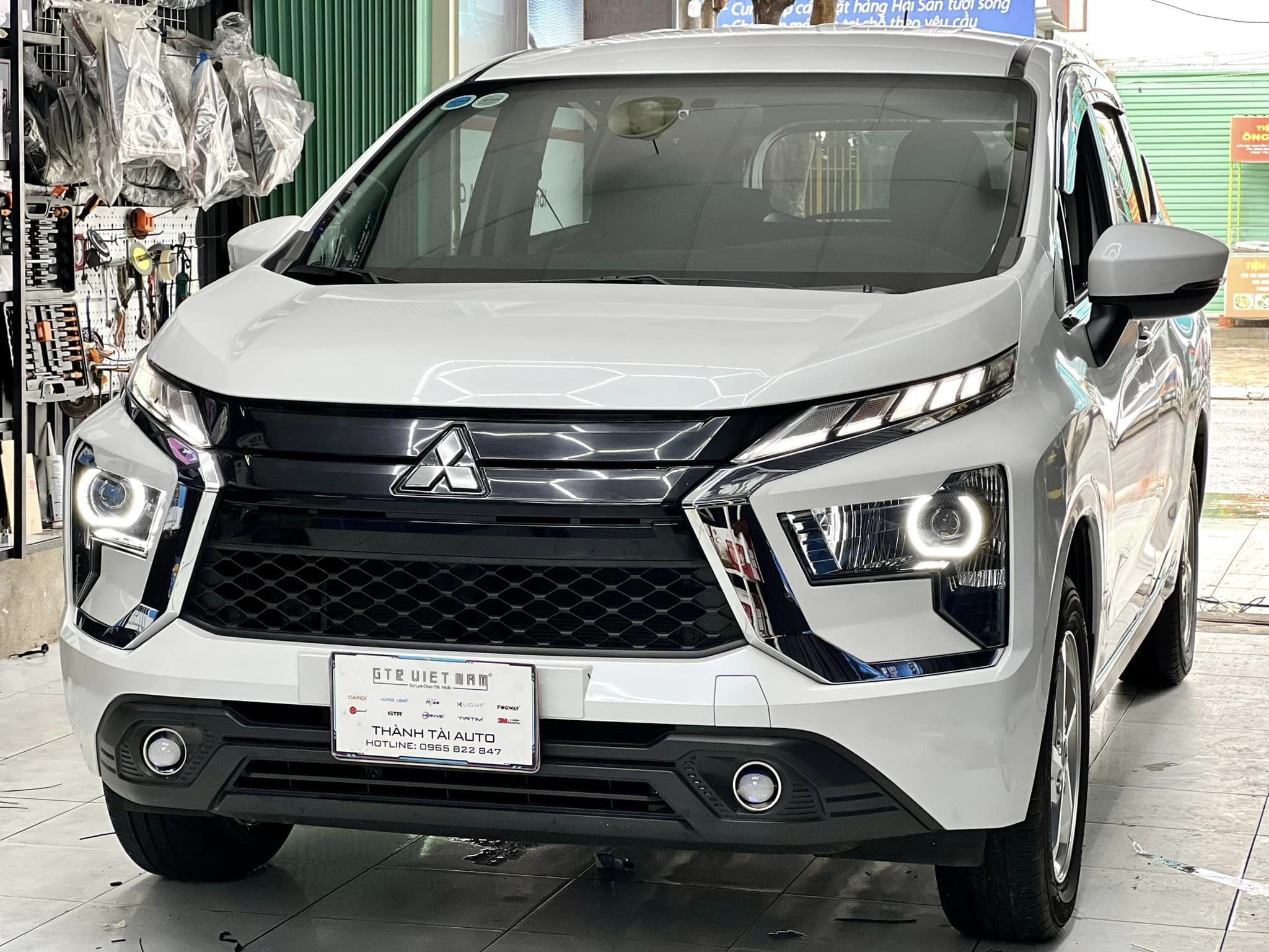 Mitsubishi Xpander độ đèn Bi LED X-Light V20 9+1+1 và bi Gầm GTR G1 Ultra